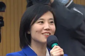 住建部部长答大象新闻记者提问，为人民群众建设“好房子”，住宅层高标准将提高为不低于3米#新质向未来视频封面