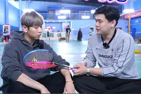 看看在国二的手里，两把速度之巅有什么区别 @高政泽🏸 #速烁羽毛球拍 #速烁怒涛羽毛球拍视频封面