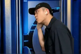 帽子叔叔查房时听到不同歌曲的反应 #ktv正确打开方式 #警察模拟器 #搞笑我是认真的 #朋友的酒dj #沙雕日常视频封面