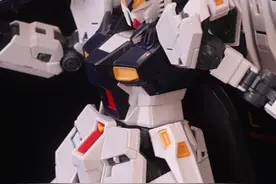 【长龍】券前75.8元的RG牛高达我拼完了！关节挺紧实的！