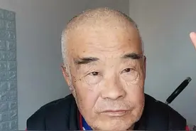 鹤岗急寻：七旬老人走失，穿深灰色衣裤，戴灰色鸭舌帽，高1米75图片