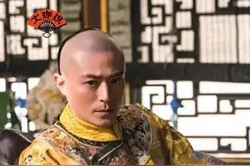 清朝强力推行剃发令，于是“身体发肤受之父母”的汉民族不得不剃发异服，你知道清朝大辫子头是怎么来的吗，清朝皇帝又怎么理发？听大咖说北京讲师刀哥为你讲述清朝理发那些事#博物馆  #爱上博物馆  #刀哥讲北京  #知识云游计划视频封面