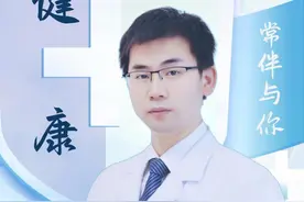 脚崴了导致腓骨骨折,骨片都撕脱了! #崴脚 #腓骨骨折 #踝关节扭伤 #医学科普 #硬核健康科普行动视频封面