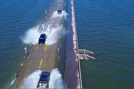 “最美水上公路”真的来了，不需要预约排队即可通行。 #旅行推荐官#水上公路 #鄱阳湖水上公路视频封面