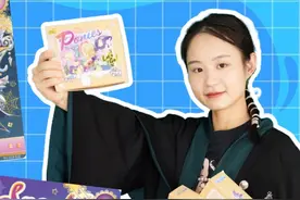 琳琳偷学小一拆小马宝莉黑背卡的秘诀，没想被臭脚丫熏晕？ #搞笑