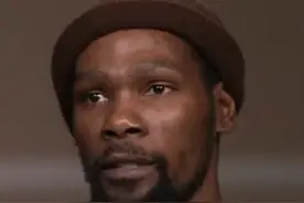 全明星队长选人，詹姆斯第一个选择了字母哥，杜兰特第一个选择了恩比德#詹姆斯 #杜兰特 #nba全明星队长选人 #dou来nba 