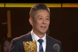 从舞蹈演员到黄金配角，“老戏骨”王永泉可谓是跨界的鼻祖级选手，他也获得“金树林·绽放之夜”首届中国电视剧制作产业大会年度专业精神荣誉。#中国电视剧制作产业大会年度盛典 #金树林绽放之夜红毯 #首届金树林绽放之夜正式启动视频封面