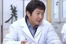 胃胀不消化，反流，咽喉异物感，喉咙异物感是反流导致的 #反流 #咽喉异物感 #中医脾胃郑晓鹏医生