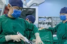 2月14日河南郑州，32岁女子长期做饭吸二手烟患上肺癌，医生：二手烟和厨房油烟都是肺癌的高危因素 #河南dou知道视频封面