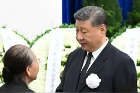 热地同志遗体在京火化，习近平等到八宝山革命公墓送别。 