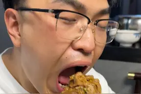 《不完全减脂指南》 更符合中国宝宝肠胃的减脂餐#妈呀太香了#减脂#拌饭#虾蒸蛋#手撕鸡视频封面