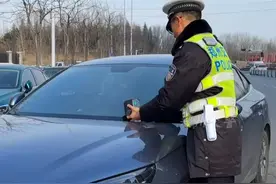 违停治理进行时，还路于民，畅通出行！ #违停挡路 #违停整治 #违法治理 @河南警方 @河南交警 @公安部交通管理局视频封面