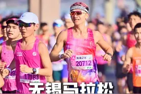 无锡马拉松奖牌，手机碰一碰就能查到成绩，2:47:59！ 每一滴汗水都值得！
#无锡马拉松 #抖音送你去跑马 #春天就要跑马观花 #跑场樱花主题的马拉松视频封面