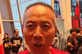 9月5日，“川超”发布会现场，#四川广元球迷协会回应用繁体字 ： 用繁体字由来已久，并不害怕笔画太少，我们打一场，就往上面加一个笔画！#川超观察视频封面