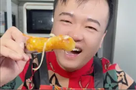 锅包肉很多人都喜欢吃 那么在家怎么才能 外酥里嫩 酸甜适中 凉了也不回软呢视频封面