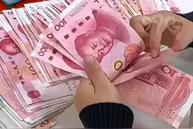 13岁小孩哥用1.5万压岁钱买股票，11天亏了55元 #社会百态 #股票 #投资有风险理财需谨慎 #惊呆了 #热门推荐视频封面