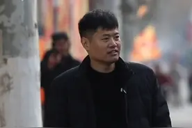 #经历11个养家后错认亲爹16年 （九）：养父母毁了我的人生，他们对着镜头说自己是世界上最好的人，”我多十恶不赦，被当成玩物丢来丢去，不如一条狗”。#错认生父16年男子专访视频封面