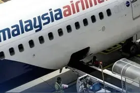 【马来西亚正式批准重启搜寻MH370】 3月19日，马来西亚交通部长陆兆福宣布，马来西亚内阁正式批准了“海洋无限”公司（Ocean Infinity）为搜寻马来西亚航空公司MH370航班提出的条款。他表示马来西亚政府致力于继续展开搜寻，给遇难者家属一个交代。#马来西亚政府重启MH370搜寻视频封面