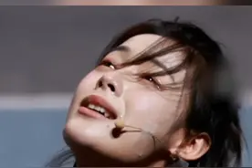 #陈丽君民国风妆造  陈丽君@陈丽君  演出现场全情投入泪洒舞台，被君君的演技感染到了！#陈丽君再登河南春晚  1月26日19:30 , 锁定@河南卫视  、大象新闻 #2025河南春晚  蛇来运转 万巳大吉！#我们的春节  #抖音新春直播季视频封面