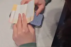 考研查分时女子哭泣着不敢看，爸妈一直安慰:没事 咱努力了，看到分数的一刻 妈妈高兴地大叫，不怕路长 只怕志短，坚持努力 终收荻喜悦视频封面