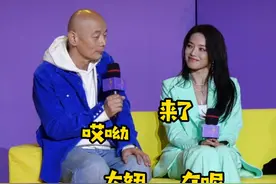 #葛优 跟#舒淇 打招呼怕把妆蹭了,#冯小刚 ：不用贴脸#电影非诚勿扰3视频封面