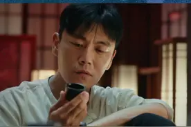 男人故意把酒杯打破，目的是...#江苏卫视哈尔滨一九四四  #秦昊  #杨幂视频封面