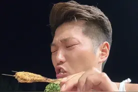 人不能一直做正确的选择，偶尔也要做一些喜欢的选择，列气！#夏天的快乐是烧烤和冰镇啤酒给的#夏天来点“凉快”美食 #烧烤#列气