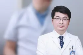 杜教授拍的抖音都是装出来的？！因为嫌弃患者老洗手？！ #乳腺癌 #医者仁心 #华西杜正贵 #乳腺腔镜手术 #二期一期重建视频封面
