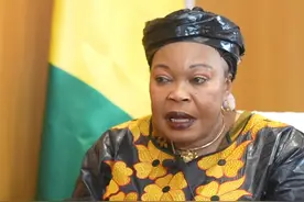 谈及与中国在铝土矿开采方面开展的合作，几内亚驻华大使表示，几内亚和中国都从中受益，最终能够发展几内亚经济，使几内亚对世界开放。#中几关系  #中几合作  #国际微访谈视频封面