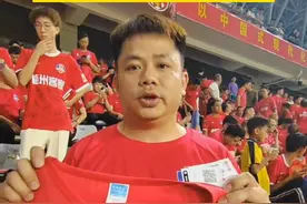 一场球定下“鱼生之约”！潮州球迷身份证“失而复得”，应约再次来五华看球啦 #梅州  #潮州 #五华 #中超联赛 #足球的魅力视频封面
