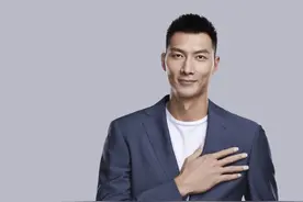 易建联被曝PC，爆料者晒聊天记录身份证和照片疑似造假后期合成视频封面