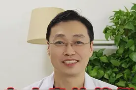 老人意外摔倒了，怎么办？（上） #骨科 #老人 #健康科普 #医学科普 #国广健康视频封面