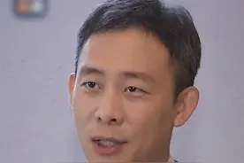 【#张译说与电影电视剧相遇很幸运  】创作素材来源于人民，作品回馈于人民，才能赢得观众认可。#总书记给8位电影艺术家的回信引发热烈反响  #张译  （央视新闻）