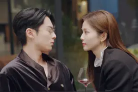 #时宴是什么伪装猎物的顶级猎手   #王鹤棣时宴成年人的霸总幻想   郑书意@白鹿my 又在套路时宴@王鹤棣_Dylan 了，告诉他自己目前单身，暧昧氛围瞬间升级！两人在来回试探中，拿捏着相处的分寸距离。#以爱为营视频封面