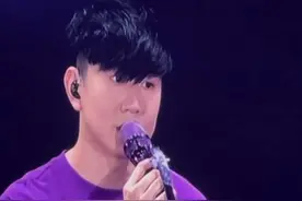 林俊杰演唱会自曝心脏出问题 每天靠药物控制 “就算心跳乱了节奏 我还是会继续努力”