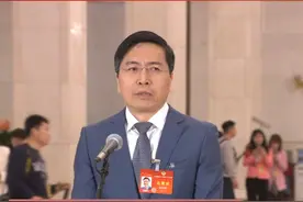 全国政协委员、北京通用人工智能研究院院长朱松纯：通用人工智能是新质生产力的典型代表视频封面
