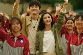 老师每周给学生五块钱，这也改变了学生一生的命运视频封面