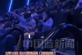 《哪吒2》悉尼首场IMAX，上百人空等一小时被告知取消，影院无解释，有人特地请假坐往返两小时火车赶来看。当事人要求加场！但影院称后面要排15天《美国队长》，当事人：美队没人买票，为什么不能排哪吒？视频封面