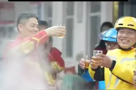 ”欢迎兄弟们加入京东“刘强东与骑手火锅聚餐：退休金每个月不会低于5000元视频封面