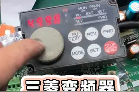 三菱变频器奇怪的故障维修，客户反馈有时候能用，有时候上电就报过流，这是什么原因呢？#变频器维修 #三菱变频器 #变频器 #芯片级维修  #电路板维修视频封面