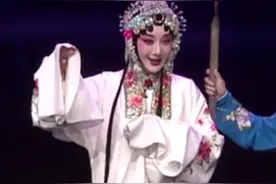 听说现在抖音上的年轻人都喜欢听戏？#风华计划  #李依晓  #京剧视频封面
