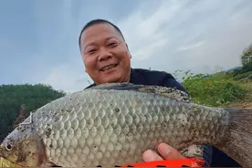 二十斤的大鲫鱼你们见过吗 #最适合冬天的钓鱼经验来了 #原来钓鱼才是抖音运动顶流 #2024dou来钓鱼