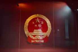 新中国第一枚金属国徽 #抖in博物馆 #国徽 #建国75周年 #华侨