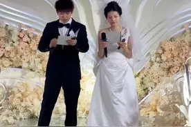专属00后的“三无”婚礼，跳着舞退场主打就是快乐（畅）#新婚现场视频封面