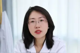 鼻子两侧泛红起皮，这可不是简单的#换季干燥 ，小心是#脂溢性皮炎 ，皮肤科医生教你如何改善。#换季健康攻略#好物分享#涨知识视频封面