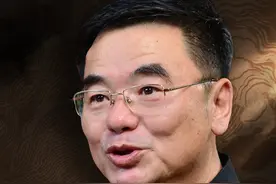 董宇辉讲《道德经》到底是封神了？还是翻车了？ 《与辉论道》共21集，全面回应董宇辉5月15号《道德经》直播场的相关问题。#董宇辉讲道德经翻车了#与辉论道视频封面
