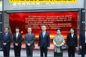 柬埔寨国王西哈莫尼参观，三亚崖州湾科技城产业促进中心，听取园区深海产业 知识产权等情况介绍，并详细观看了崖州湾科技城短片。#海南三亚  #柬埔寨  #崖州湾科技城视频封面