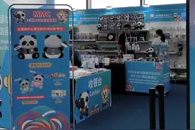 盛夏蓉城，如何把萌宠可爱的#成都世运会  吉祥物“蜀宝”“锦仔”带回家？跟随记者镜头，一起探访成都世运会官方特许商品零售店。