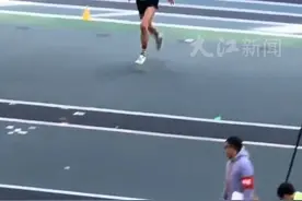 退役5年归来仍是王者！34岁跳高老将张国伟时隔5年复出，首战跳出2米24，轻松夺冠！#跳高 #张国伟 #张国伟复出夺冠视频封面