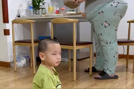 来看看我的爱妻和犬子的普通日常生活 #亲子日常 #混血萌娃 #爸爸带娃视频封面